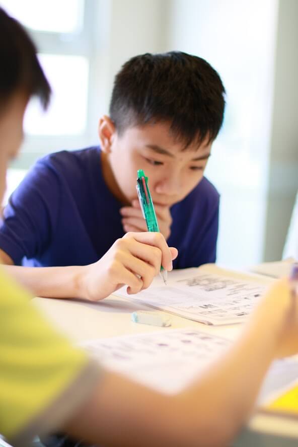  kids study french class children french lesson